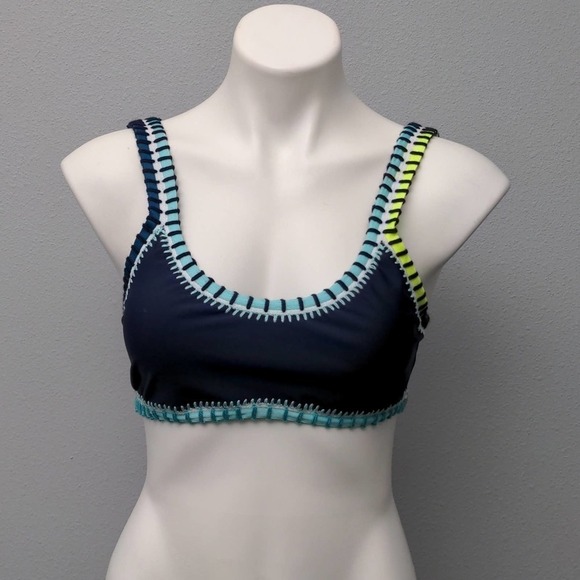 NWT Pilyq Platinum Swimwear Crochet Trim Bikini TOP Size Medium - Picture 3 of 7